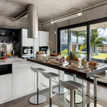 Karat Atelier De La Vega 아데제