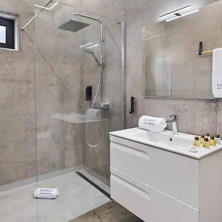 Karat Atelier De La Vega * 아데제